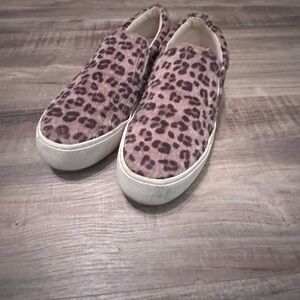 Adorable American Eagle ,cheetah print slip on shoes!